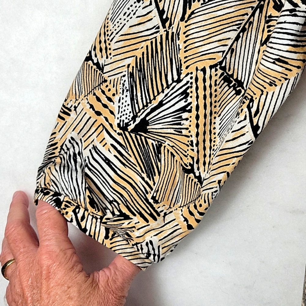 Westbound Slight Balloon Sleeve Notched V-Neckline Top Size L - Picture 5 of 9